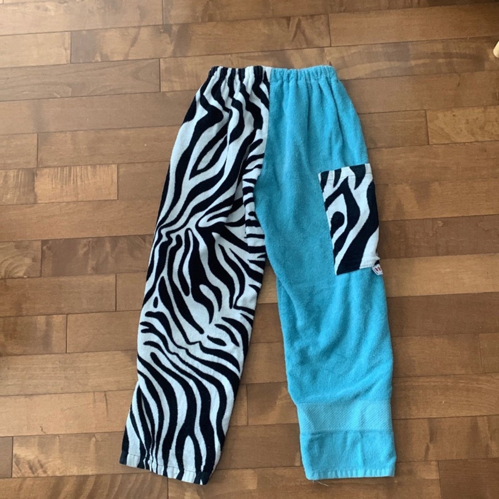 Kiki's Nation Towel Pants size youth medium
